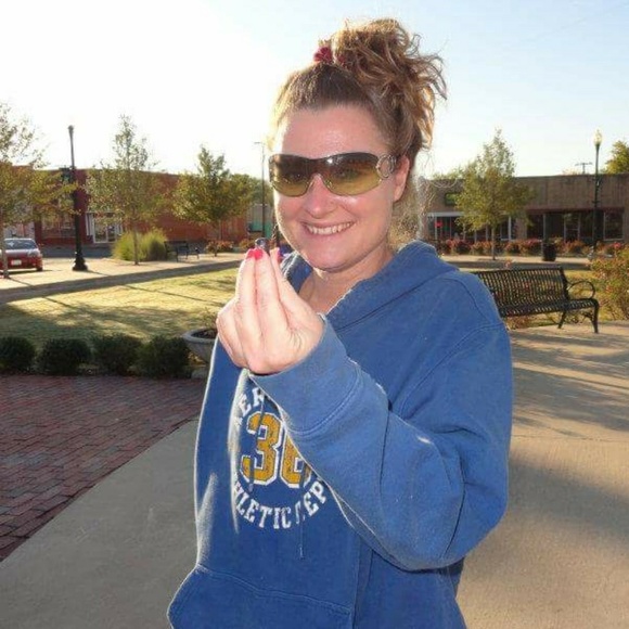 Meet your Posher, Catina - Picture 5 of 7